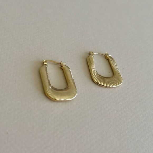 Elegant Gold Hoop Earrings N1562 - Picture 3 of 3